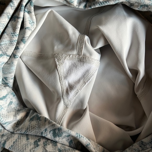 Old Navy Powersoft Elevate leggings - Picture 3 of 4